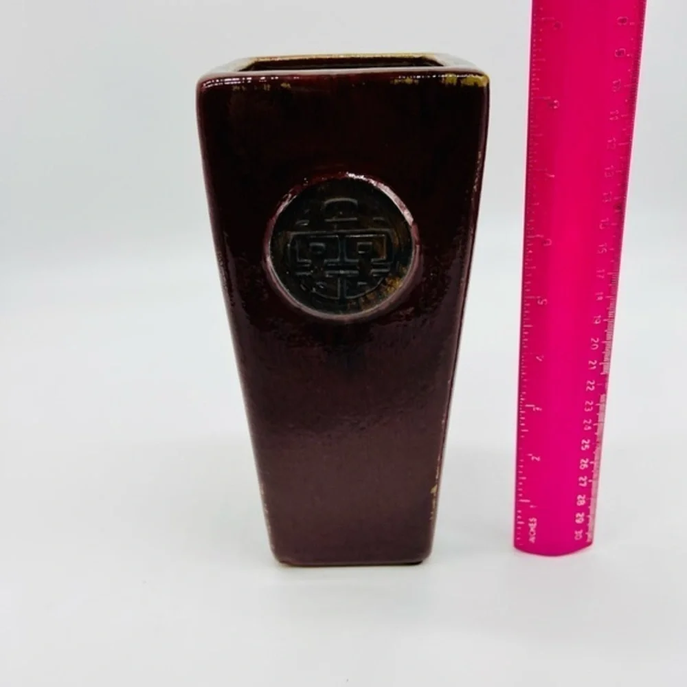 Beautiful wine colored ceramic distressed decorative vase with Chinese symbols